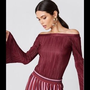 NA-KD💋pleated off the shoulder wine colored top